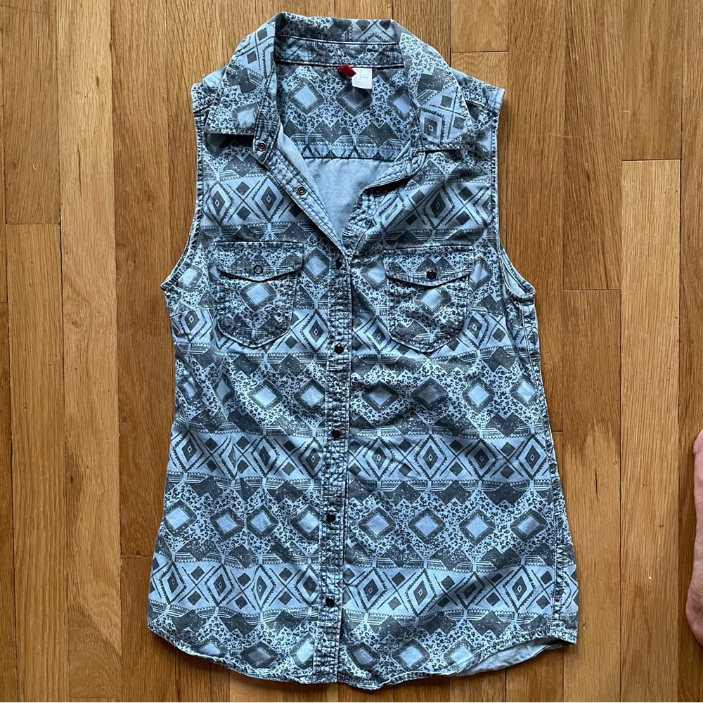 Blue & Black Geometric Button Down Tank Top